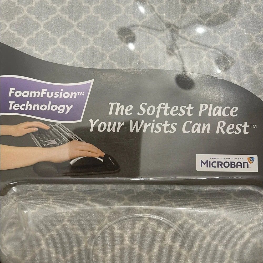 Fellowes PlushTouch Wrist Rest with Mouse Pad, FoamFusion Technology, Graphite